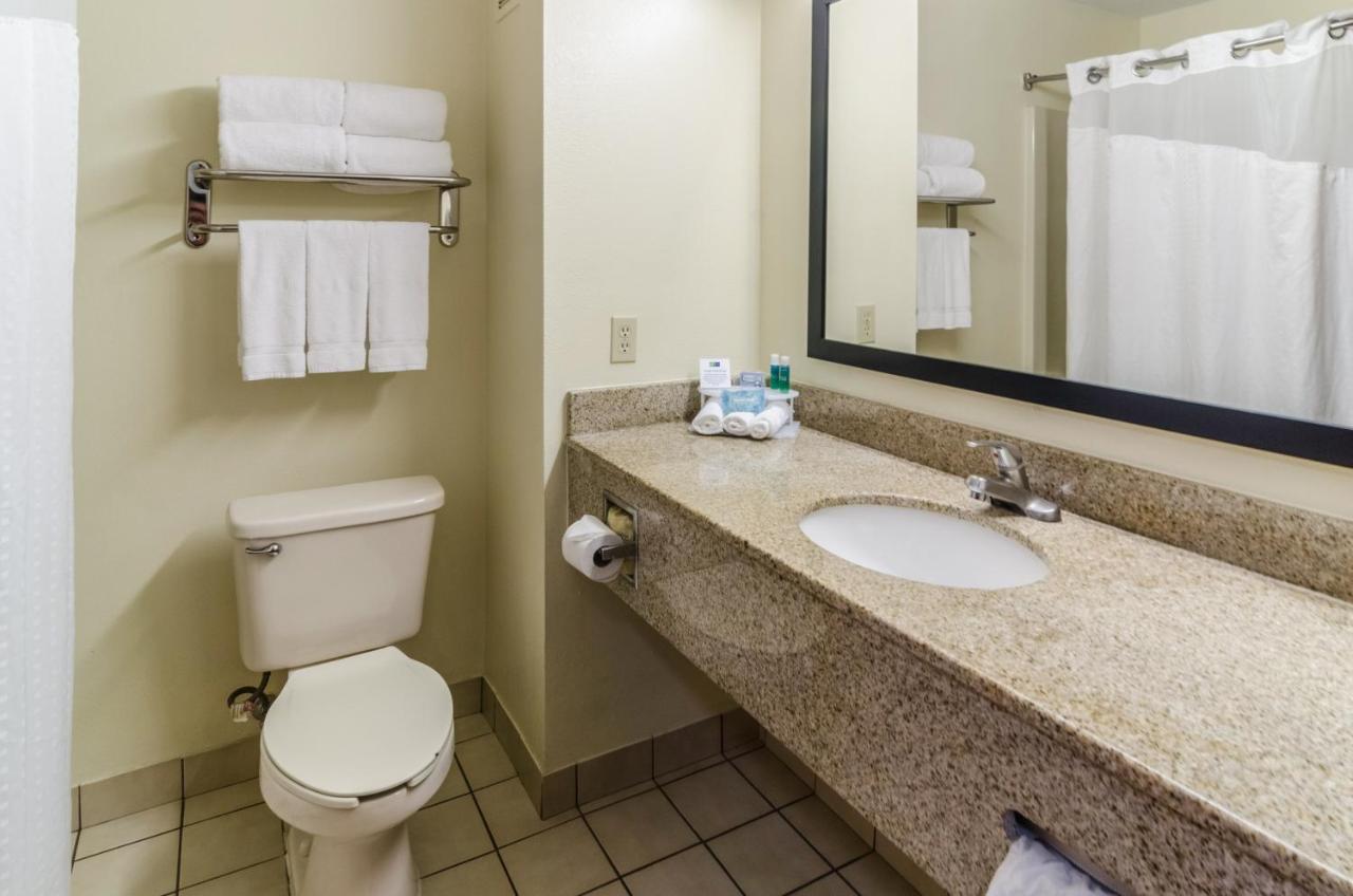 Holiday Inn Express Hotel & Suites Vinita By Ihg Exterior photo